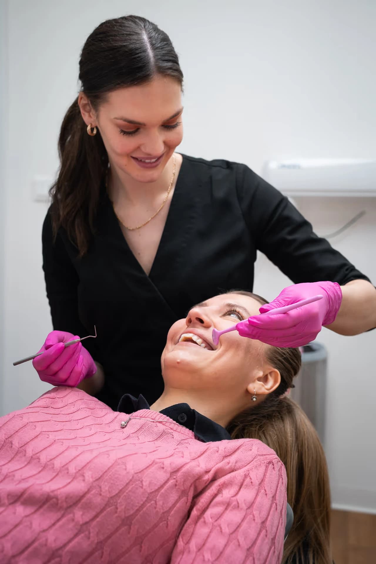 Interiér a tým zubní kliniky KissDent v centru Prahy